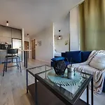 - Center - Cozy One Bedroom - O10 Apartment *