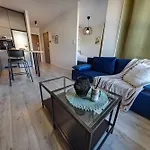 - Center - Cozy One Bedroom - O10 *