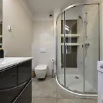 - Center - Cozy One Bedroom - O10 Apartment *
