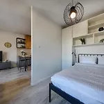- Center - Cozy One Bedroom - O10 Apartment *