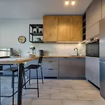 - Center - Cozy One Bedroom - O10 Apartment *