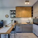 - Center - Cozy One Bedroom - O10 Apartment