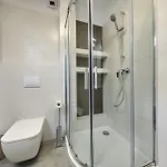- Center - Cozy One Bedroom - O10 *