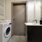 Apartment - Center - Cozy One Bedroom - O10 *
