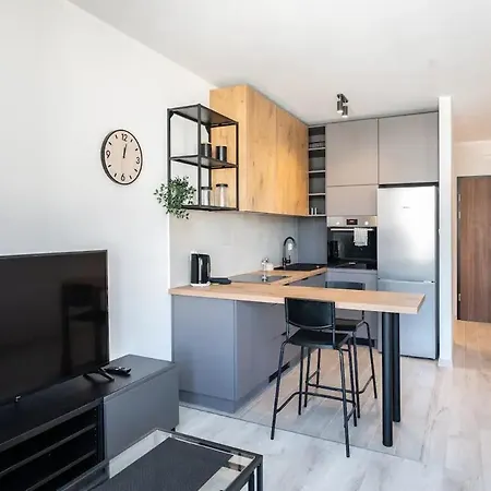 - Center - Cozy One Bedroom - O10