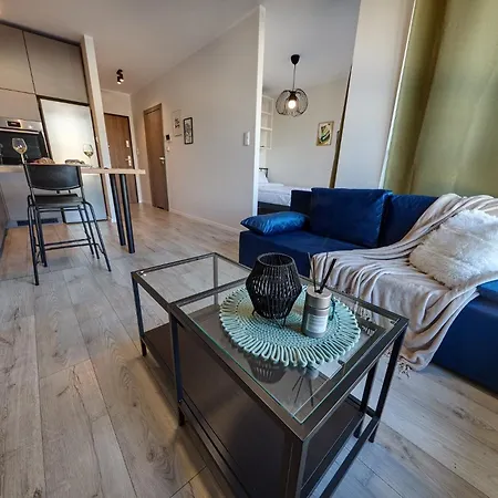 - Center - Cozy One Bedroom - O10 *