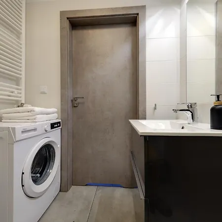 Lägenhet - Center - Cozy One Bedroom - O10 *
