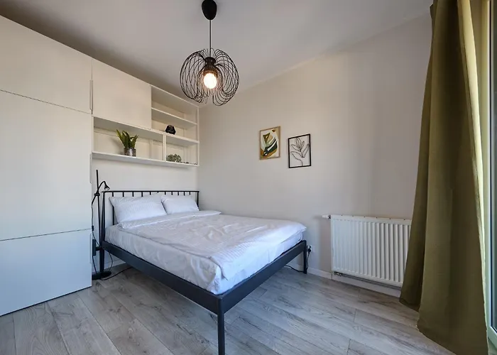 דירה - Center - Cozy One Bedroom - O10 קטוביץ