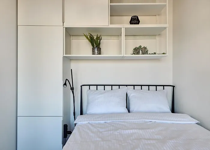 - Center - Cozy One Bedroom - O10 דירה קטוביץ