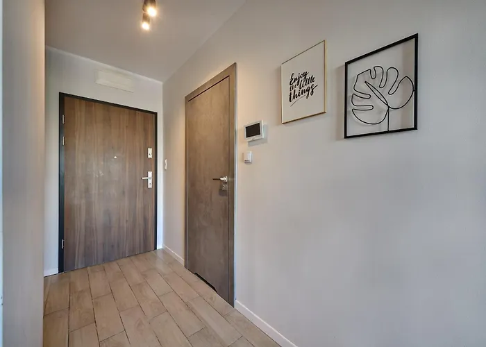 - Center - Cozy One Bedroom - O10 קטוביץ