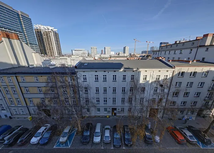 - Center - Cozy One Bedroom - O10